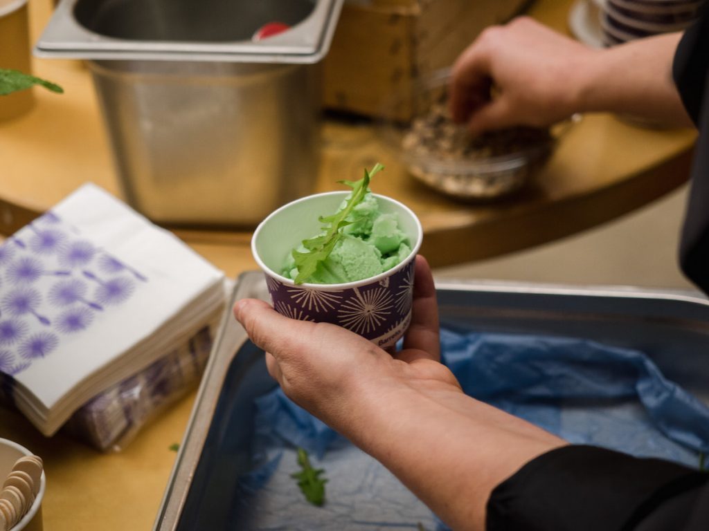 dandelion_ice_cream_c_jorge_menna_barreto